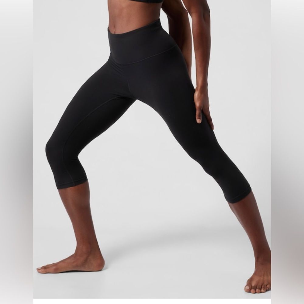 NWT Athleta Elation Capri  Small. Black